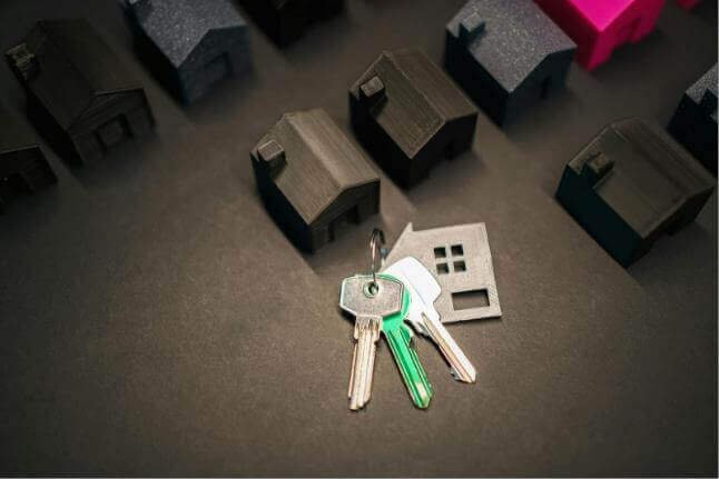 Miniature houses with house keyring - Buying a house
